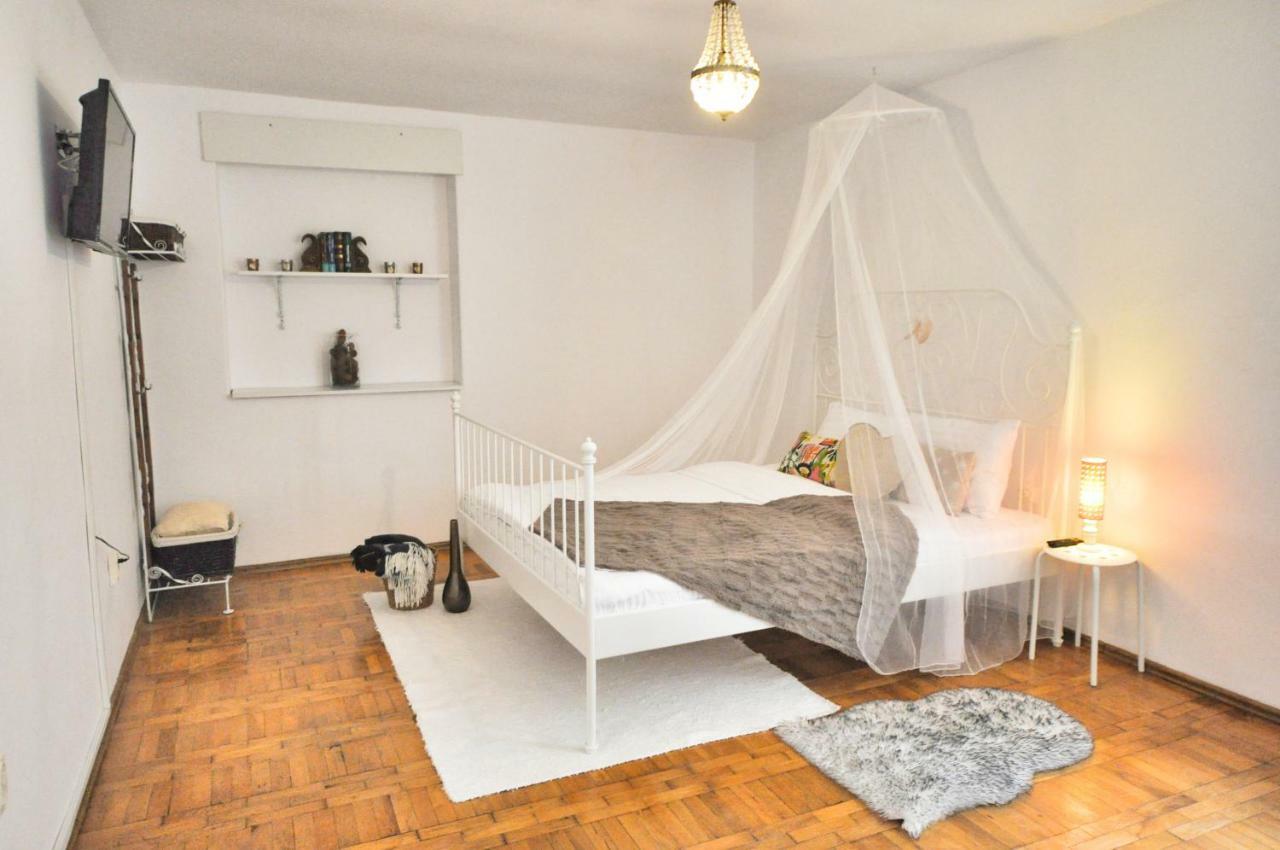 Pine House Apartment Brasov Bagian luar foto