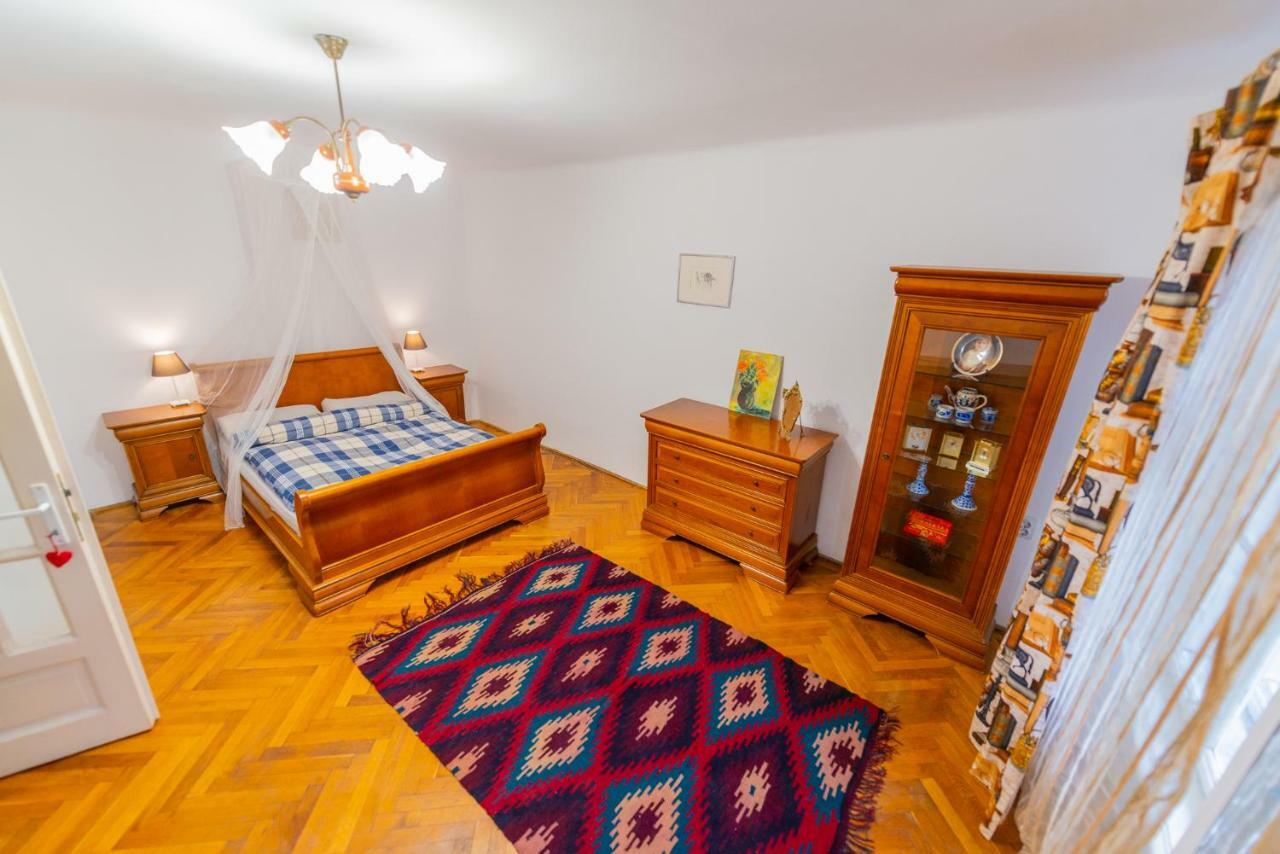 Pine House Apartment Brasov Bagian luar foto