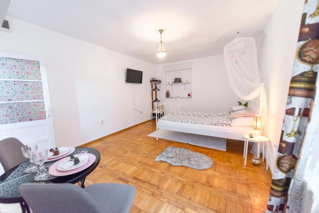 Pine House Apartment Brasov Bagian luar foto