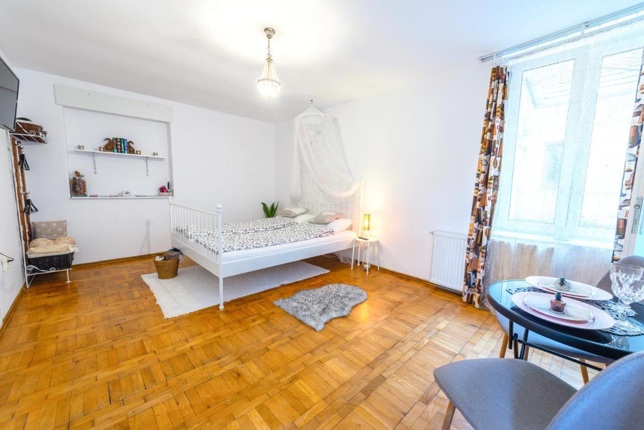 Pine House Apartment Brasov Bagian luar foto