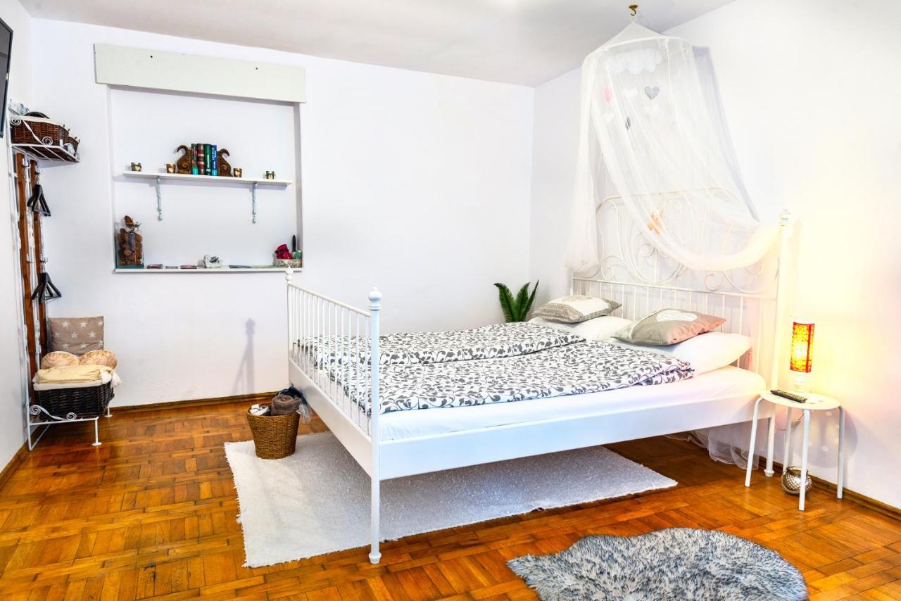 Pine House Apartment Brasov Bagian luar foto